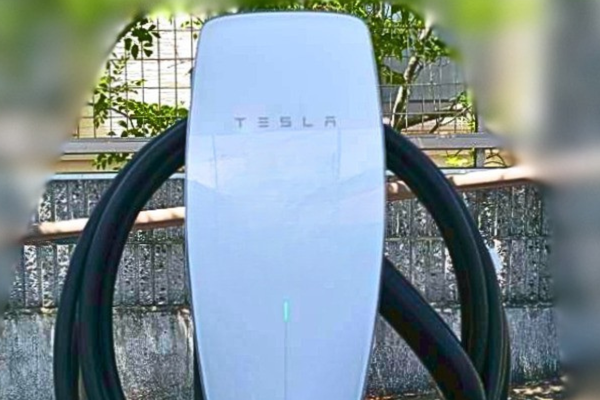 【栃木県足利市】O様邸にテスラ車専用充電器ウォールコネクターを設置しました！