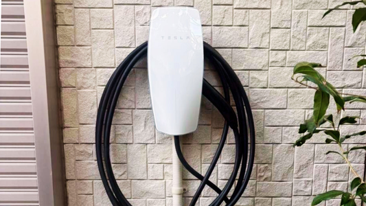 【東京都杉並区】M様邸にテスラ車専用充電器ウォールコネクターを設置しました！